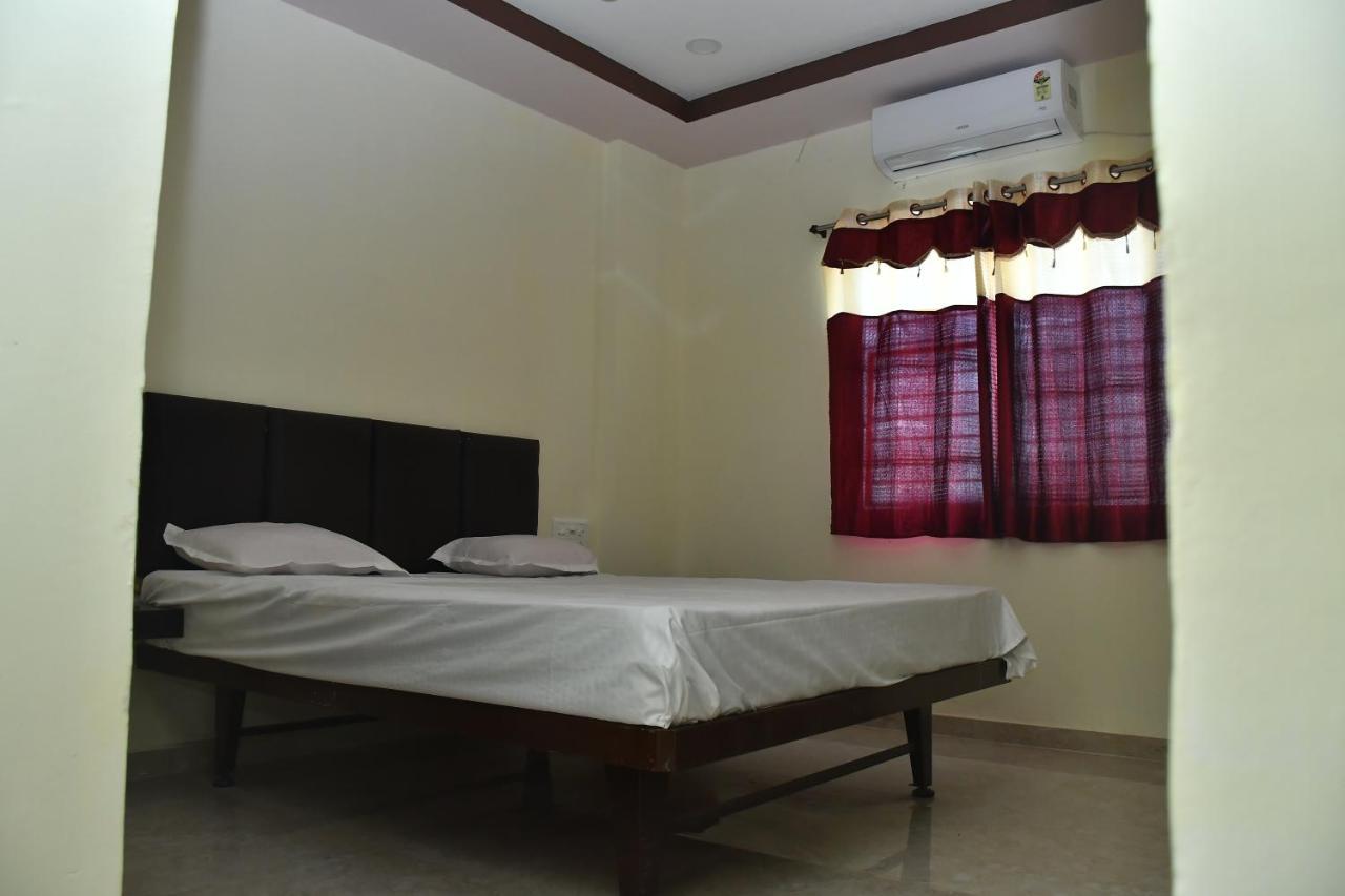 Hotel Kalika Residency Akalkot Dış mekan fotoğraf